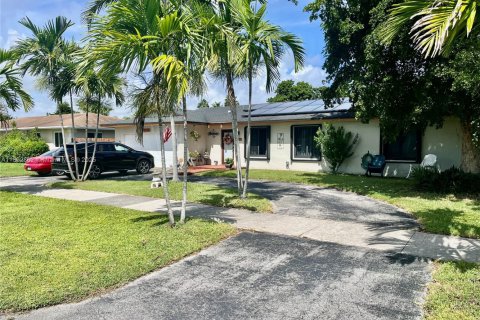 Villa ou maison à vendre à Cutler Bay, Floride: 3 chambres, 170.94 m2 № 1945110 - photo 1