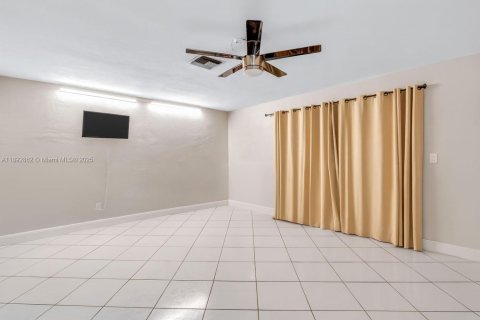 Villa ou maison à vendre à Cutler Bay, Floride: 3 chambres, 170.94 m2 № 1945110 - photo 17