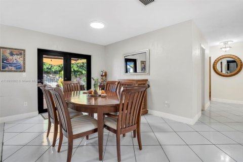 Villa ou maison à vendre à Cutler Bay, Floride: 3 chambres, 170.94 m2 № 1945110 - photo 7