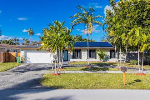 Villa ou maison à vendre à Cutler Bay, Floride: 3 chambres, 170.94 m2 № 1945110 - photo 27