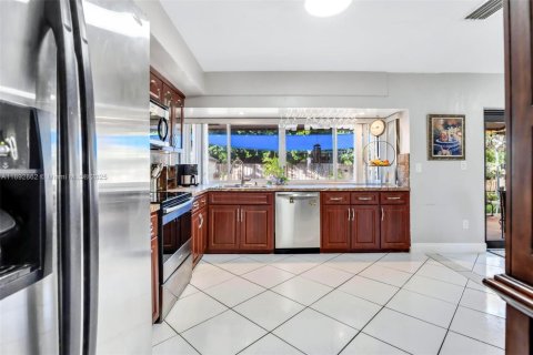 Villa ou maison à vendre à Cutler Bay, Floride: 3 chambres, 170.94 m2 № 1945110 - photo 11