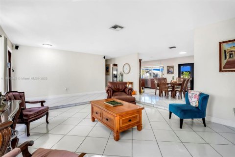 Villa ou maison à vendre à Cutler Bay, Floride: 3 chambres, 170.94 m2 № 1945110 - photo 5