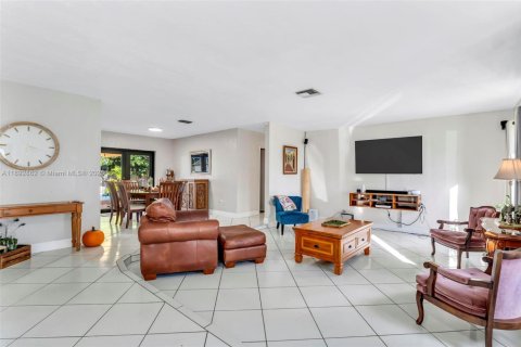 Villa ou maison à vendre à Cutler Bay, Floride: 3 chambres, 170.94 m2 № 1945110 - photo 2