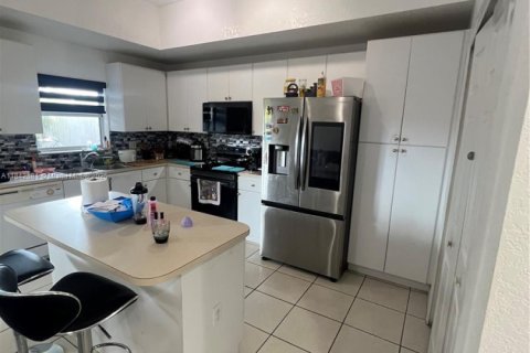Townhouse in Cutler Bay, Florida 2 bedrooms, 141.03 sq.m. № 1836703 - photo 6