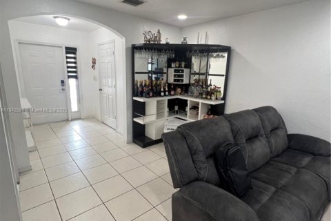 Townhouse in Cutler Bay, Florida 2 bedrooms, 141.03 sq.m. № 1836703 - photo 4