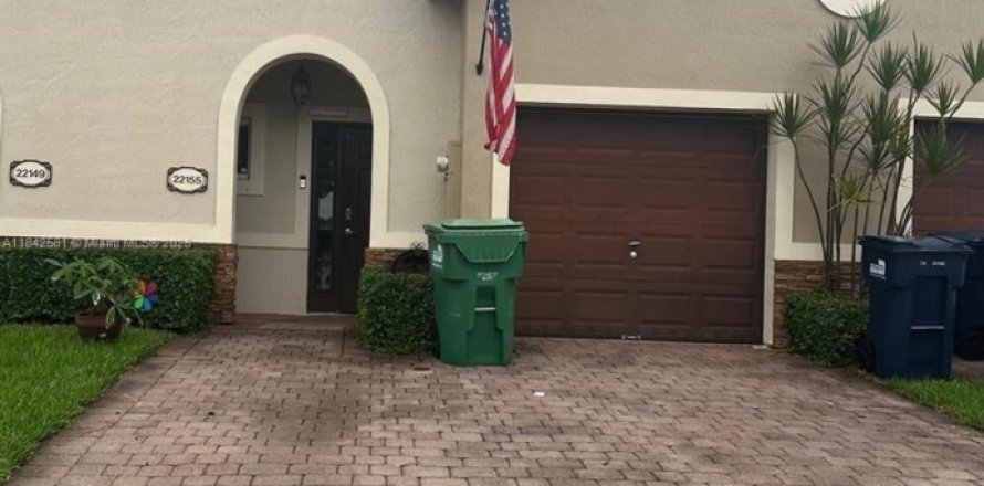 Townhouse in Cutler Bay, Florida 2 bedrooms, 141.03 sq.m. № 1836703