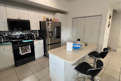 Townhouse in Cutler Bay, Florida 2 bedrooms, 141.03 sq.m. № 1836703 - photo 5