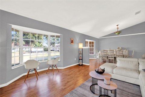 Купить виллу или дом в Хомстед, Флорида 4 спальни, 357.67м2, № 1975180 - фото 9