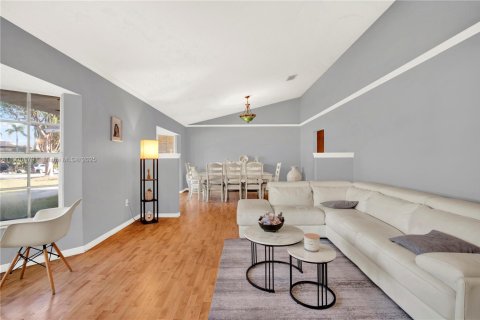 Купить виллу или дом в Хомстед, Флорида 4 спальни, 357.67м2, № 1975180 - фото 6