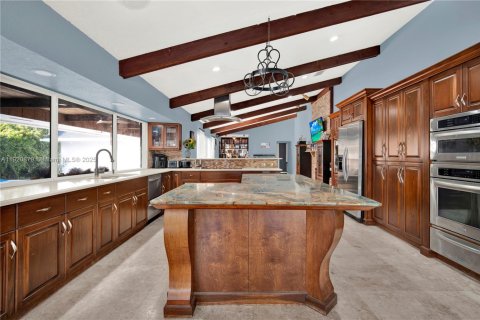 Купить виллу или дом в Хомстед, Флорида 4 спальни, 357.67м2, № 1975180 - фото 18