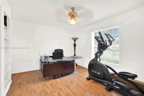 Купить виллу или дом в Хомстед, Флорида 4 спальни, 357.67м2, № 1975180 - фото 25