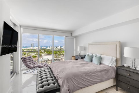Condo in Miami Beach, Florida, 2 bedrooms  № 2001669 - photo 22