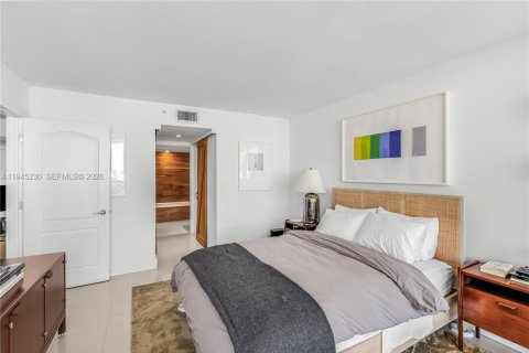 Condo in Miami Beach, Florida, 2 bedrooms  № 2001669 - photo 20