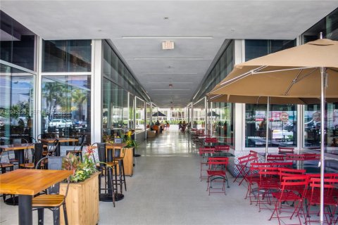 Condo in Miami Beach, Florida, 2 bedrooms  № 2001669 - photo 29