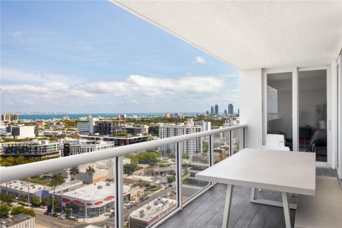 Condo in Miami Beach, Florida, 2 bedrooms  № 2001669 - photo 5