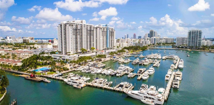 Condo in Miami Beach, Florida, 2 bedrooms  № 2001669