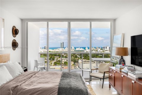 Condo in Miami Beach, Florida, 2 bedrooms  № 2001669 - photo 21