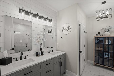 House in Sarasota, Florida 3 bedrooms, 191.56 sq.m. № 1844259 - photo 17