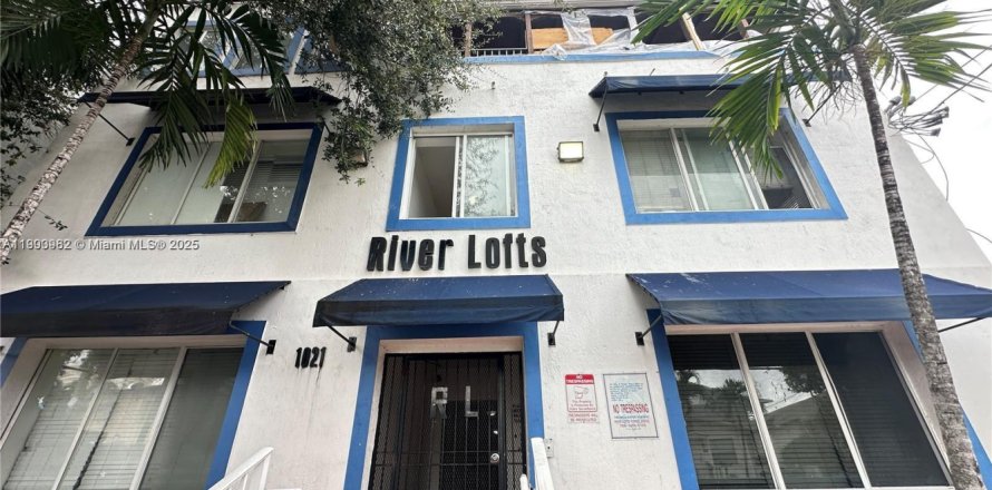 Condominio en Miami, Florida, 1 dormitorio  № 1952217