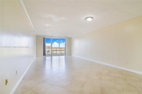Condo in Surfside, Florida, 1 bedroom  № 1863870 - photo 8
