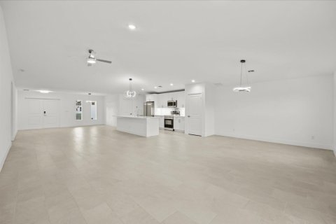 Casa en venta en Port St. Lucie, Florida, 4 dormitorios, 215.81 m2 № 2077716 - foto 6