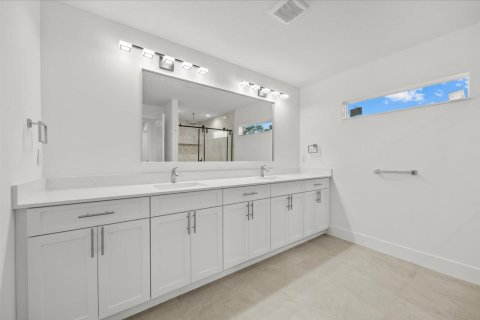 Casa en venta en Port St. Lucie, Florida, 4 dormitorios, 215.81 m2 № 2077716 - foto 18