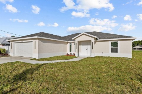 Casa en venta en Port St. Lucie, Florida, 4 dormitorios, 215.81 m2 № 2077716 - foto 3