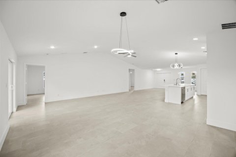 Casa en venta en Port St. Lucie, Florida, 4 dormitorios, 215.81 m2 № 2077716 - foto 8