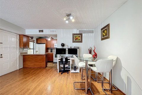 Condo in Pembroke Pines, Florida, 2 bedrooms  № 1848369 - photo 2