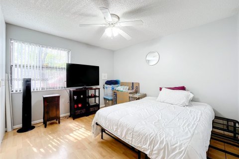 Condo in Pembroke Pines, Florida, 2 bedrooms  № 1848369 - photo 12