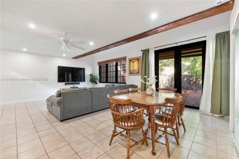 Townhouse in Hollywood, Florida 2 bedrooms, 128.95 sq.m. № 1974643 - photo 17