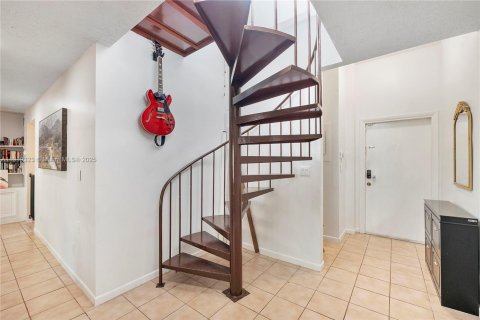 Townhouse in Hollywood, Florida 2 bedrooms, 128.95 sq.m. № 1974643 - photo 19