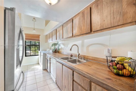 Townhouse in Hollywood, Florida 2 bedrooms, 128.95 sq.m. № 1974643 - photo 4