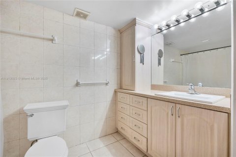 Townhouse in Hollywood, Florida 2 bedrooms, 128.95 sq.m. № 1974643 - photo 24