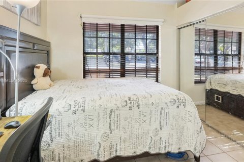 Townhouse in Hollywood, Florida 2 bedrooms, 128.95 sq.m. № 1974643 - photo 12