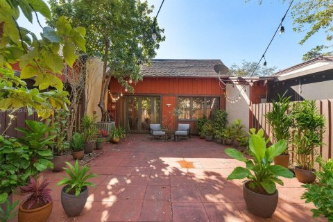 Townhouse in Hollywood, Florida 2 bedrooms, 128.95 sq.m. № 1974643 - photo 29