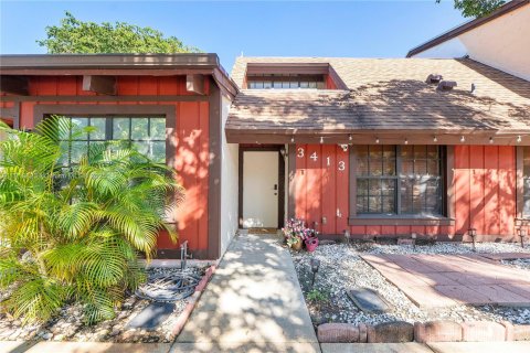 Townhouse in Hollywood, Florida 2 bedrooms, 128.95 sq.m. № 1974643 - photo 1