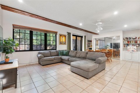 Townhouse in Hollywood, Florida 2 bedrooms, 128.95 sq.m. № 1974643 - photo 3