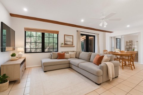 Townhouse in Hollywood, Florida 2 bedrooms, 128.95 sq.m. № 1974643 - photo 7