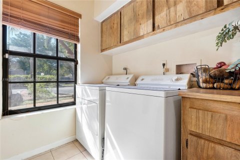 Townhouse in Hollywood, Florida 2 bedrooms, 128.95 sq.m. № 1974643 - photo 16