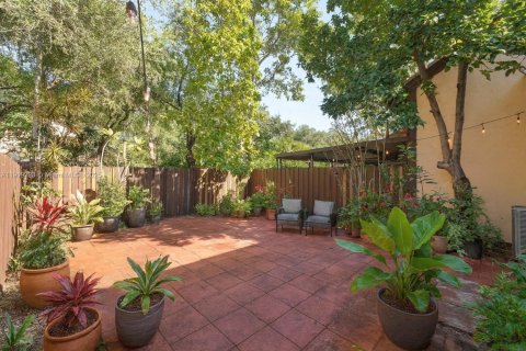 Townhouse in Hollywood, Florida 2 bedrooms, 128.95 sq.m. № 1974643 - photo 27