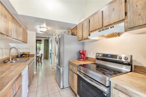 Townhouse in Hollywood, Florida 2 bedrooms, 128.95 sq.m. № 1974643 - photo 9