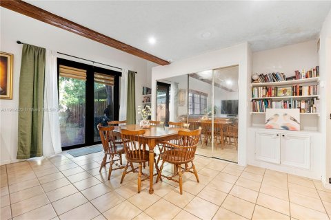 Townhouse in Hollywood, Florida 2 bedrooms, 128.95 sq.m. № 1974643 - photo 6