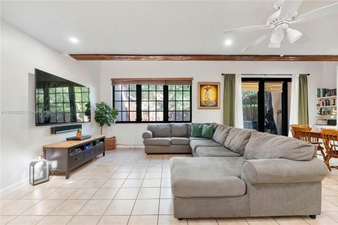 Townhouse in Hollywood, Florida 2 bedrooms, 128.95 sq.m. № 1974643 - photo 8