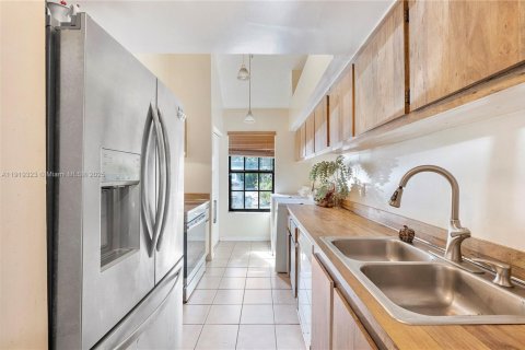 Townhouse in Hollywood, Florida 2 bedrooms, 128.95 sq.m. № 1974643 - photo 10