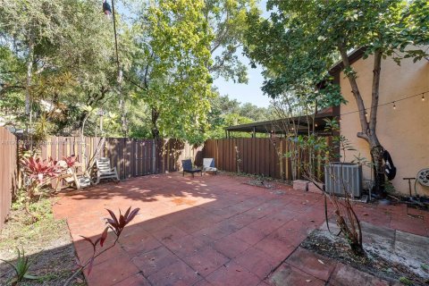 Townhouse in Hollywood, Florida 2 bedrooms, 128.95 sq.m. № 1974643 - photo 28