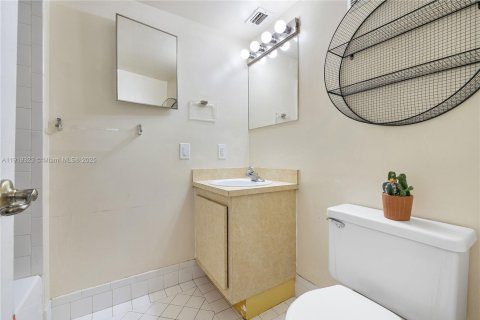 Townhouse in Hollywood, Florida 2 bedrooms, 128.95 sq.m. № 1974643 - photo 13