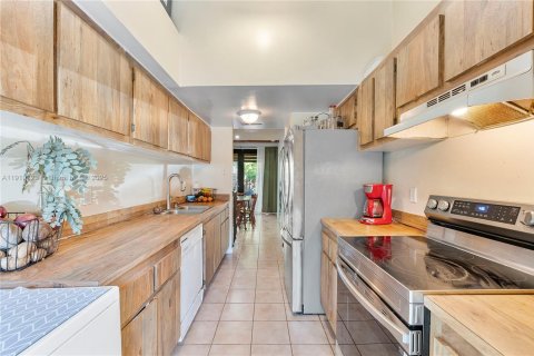 Townhouse in Hollywood, Florida 2 bedrooms, 128.95 sq.m. № 1974643 - photo 15