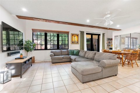 Townhouse in Hollywood, Florida 2 bedrooms, 128.95 sq.m. № 1974643 - photo 5