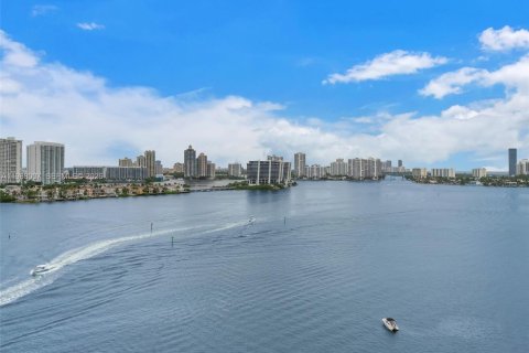 Condo à Sunny Isles Beach, Floride, 2 chambres  № 2050116